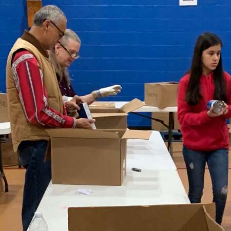 Students and Parents volunteer at Salvation Army.