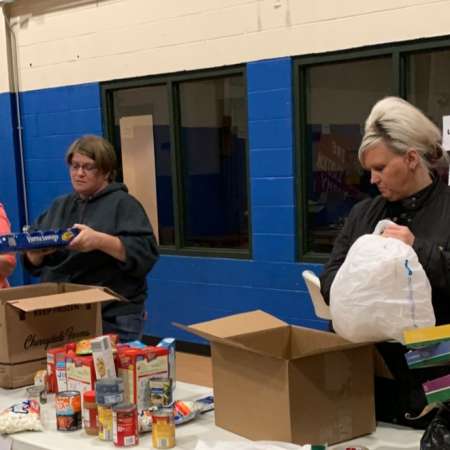 Students and Parents volunteer at Salvation Army.