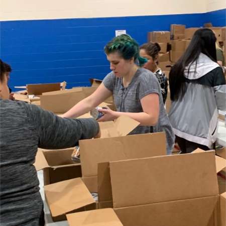 Students and Parents volunteer at Salvation Army.