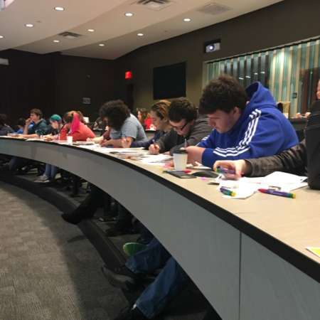 Students learn about tips and tricks for taking notes.