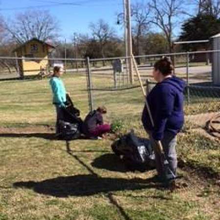 Students and parents clean up Kiddie Park.