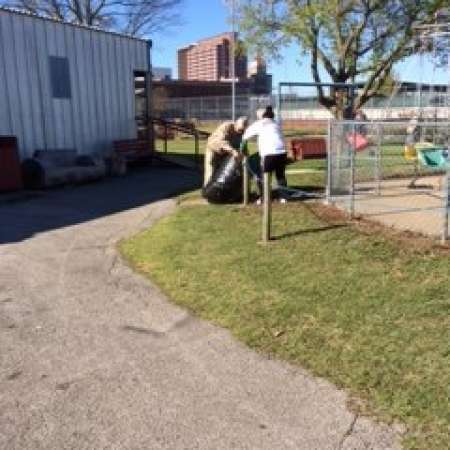 Students, parents, and mentors help to clean up Kiddie Park.