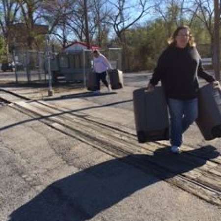 Students, parents, and mentors help to clean up Kiddie Park.