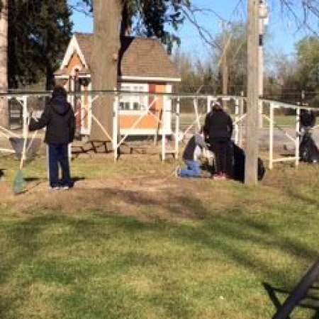 Students, parents, and mentors help to clean up Kiddie Park.