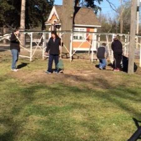 Students, parents, and mentors help to clean up Kiddie Park.