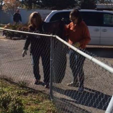 Students, parents, and mentors help to clean up Kiddie Park.