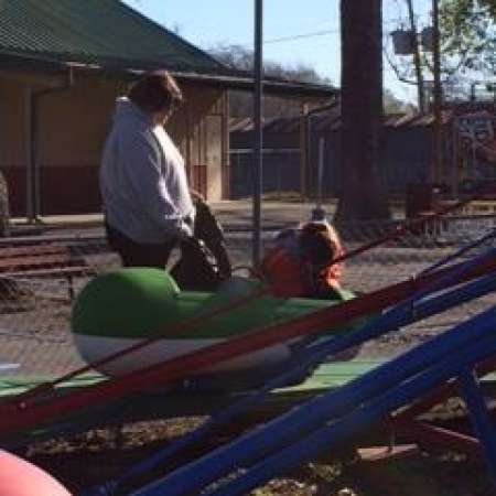 Students, parents, and mentors help to clean up Kiddie Park.