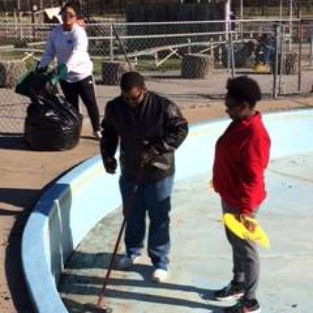 Students, parents, and mentors help to clean up Kiddie Park.