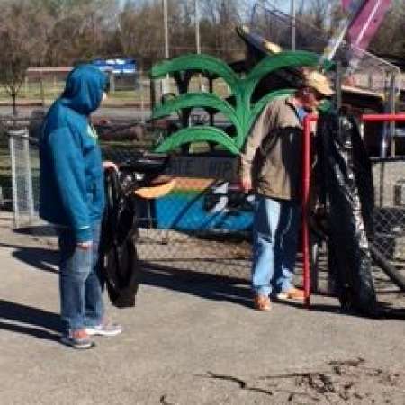 Students, parents, and mentors help to clean up Kiddie Park.