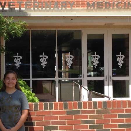 Mentor and Student Tour Veterinary Facility using Mini Grant.