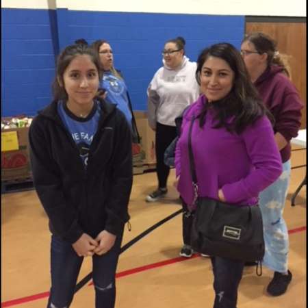 Students and parents volunteer at the Salvation Army.