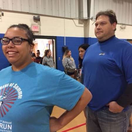 Students and parents volunteer at the Salvation Army.