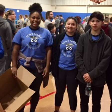 Students and parents volunteer at the Salvation Army.